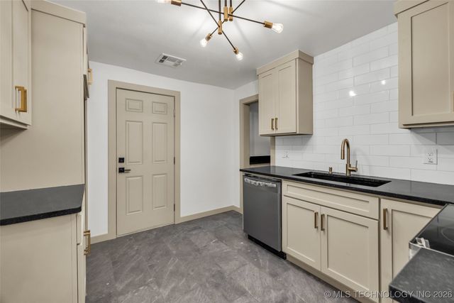 514 S Broadway Avenue, Coweta, OK 74429