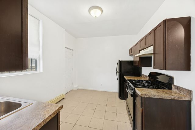 7126 S Saint Lawrence Avenue, Chicago, IL 60619