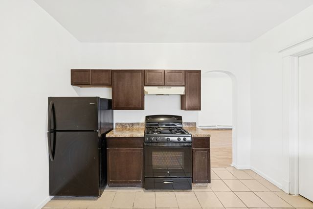 7126 S Saint Lawrence Avenue, Chicago, IL 60619