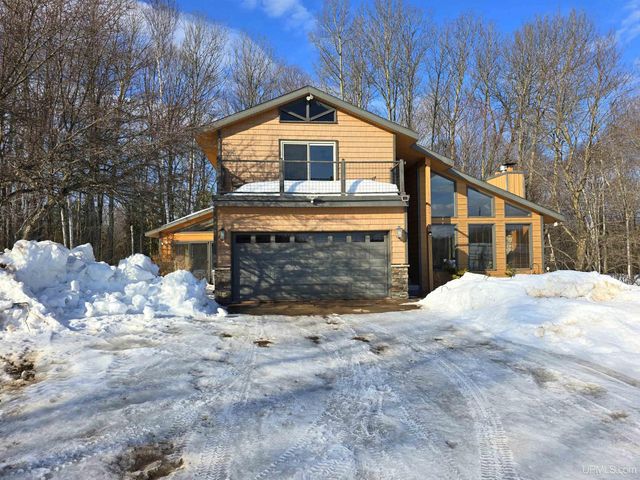 3 Hidden Creek Drive, Marquette, MI 49855