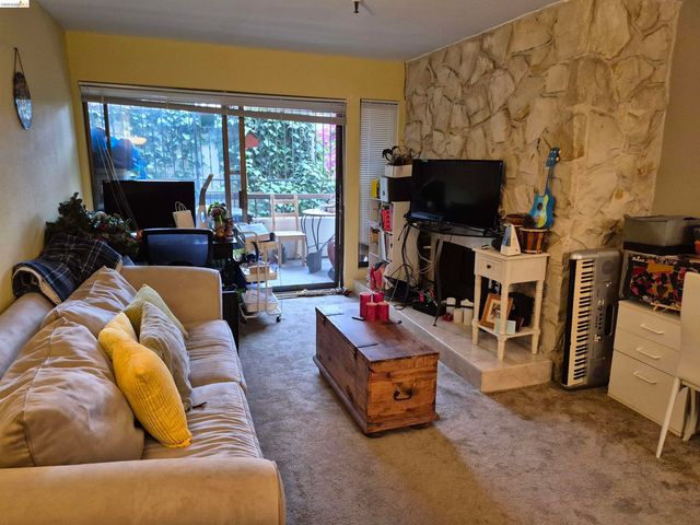 1830 Lakeshore Avenue 207, Oakland, CA 94606