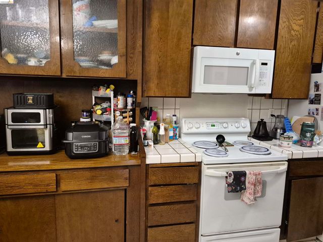 1830 Lakeshore Avenue 207, Oakland, CA 94606