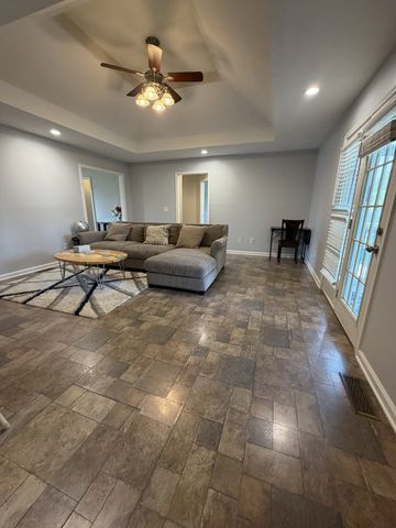 148 Stanley Dr, Gallatin, TN 37066