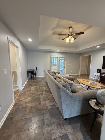 148 Stanley Dr, Gallatin, TN 37066