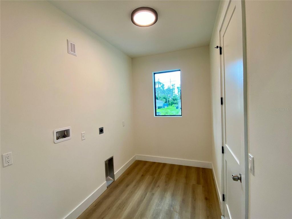 Image 18 of property listing at 3616 BELLEFONTE AVENUE, North Port, FL 34286