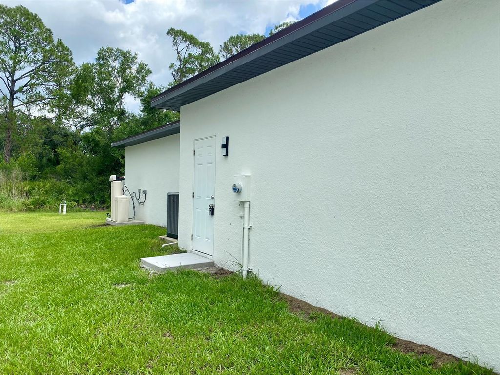 Image 4 of property listing at 3616 BELLEFONTE AVENUE, North Port, FL 34286