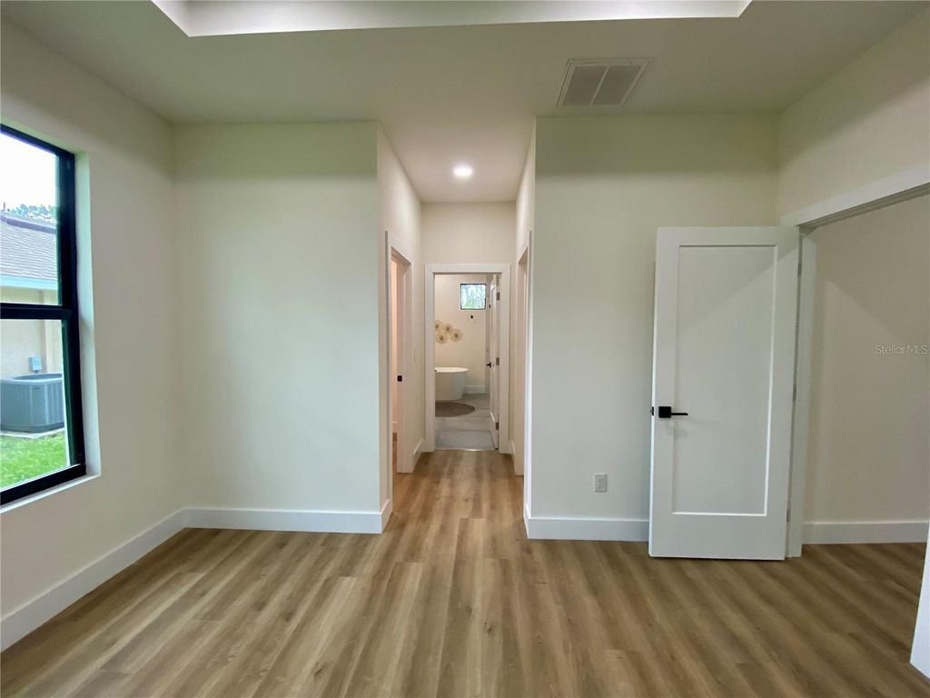 Image 34 of property listing at 3616 BELLEFONTE AVENUE, North Port, FL 34286