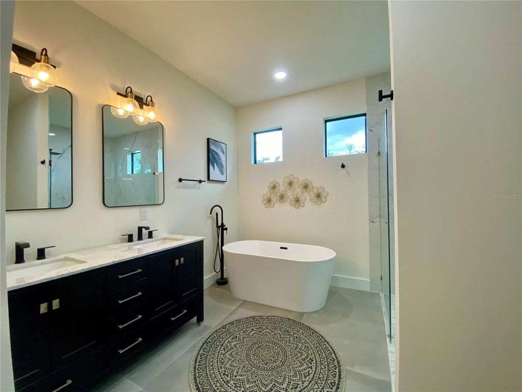 Image 38 of property listing at 3616 BELLEFONTE AVENUE, North Port, FL 34286