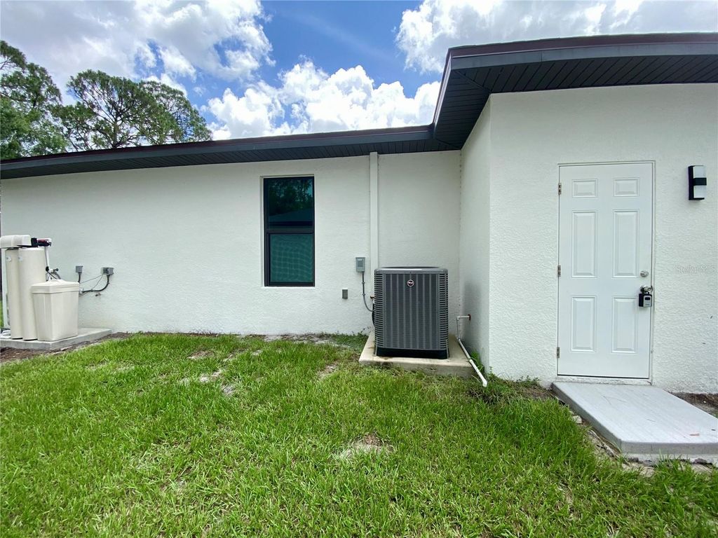 Image 5 of property listing at 3616 BELLEFONTE AVENUE, North Port, FL 34286