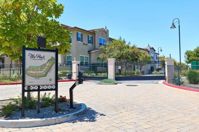 1065 Delpy View, Vista, CA 92084