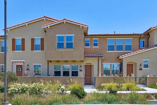1065 Delpy View, Vista, CA 92084