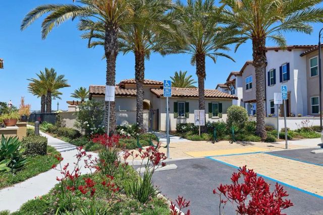 1065 Delpy View, Vista, CA 92084
