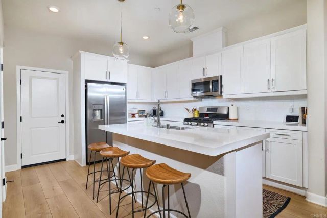 1065 Delpy View, Vista, CA 92084