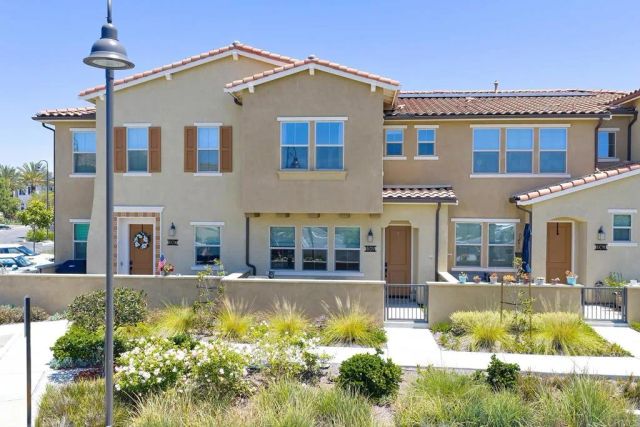 1065 Delpy View, Vista, CA 92084