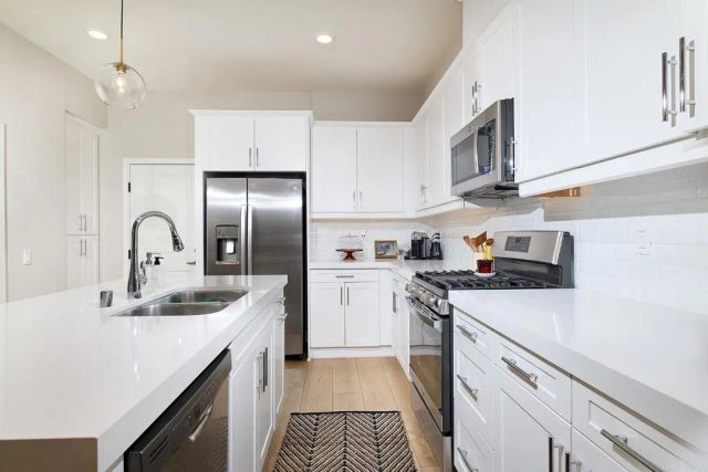 1065 Delpy View, Vista, CA 92084