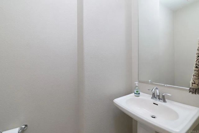 1065 Delpy View, Vista, CA 92084