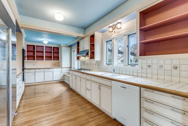 144 Thelma, San Antonio, TX 78212
