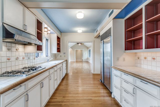 144 Thelma, San Antonio, TX 78212