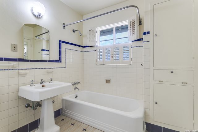 144 Thelma, San Antonio, TX 78212