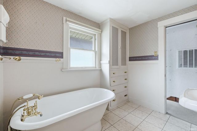 1706 Crescent Avenue, Fort Wayne, IN 46805