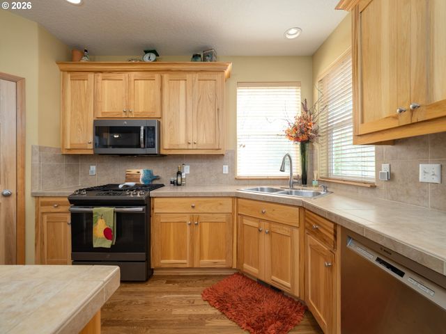 3017 ALDERSGATE Dr, Newberg, OR 97132
