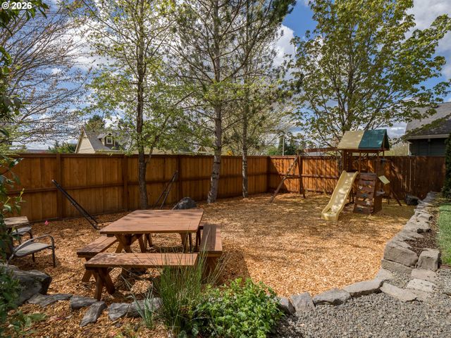 3017 ALDERSGATE Dr, Newberg, OR 97132