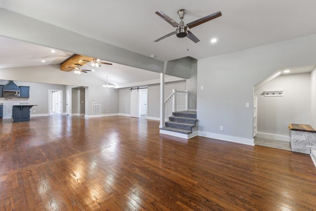 405 Fairfield Rd, Bethpage, TN 37022