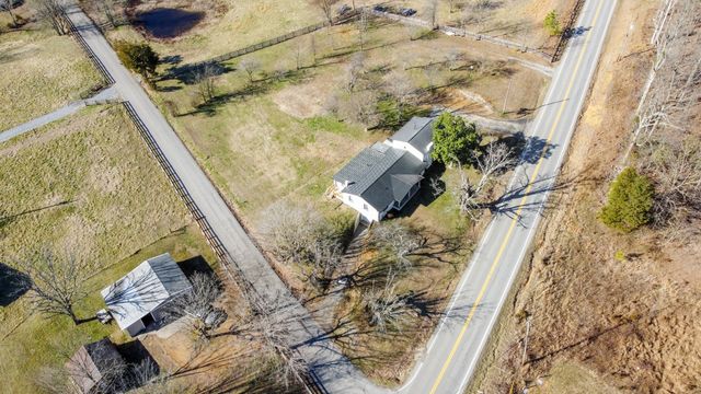 405 Fairfield Rd, Bethpage, TN 37022