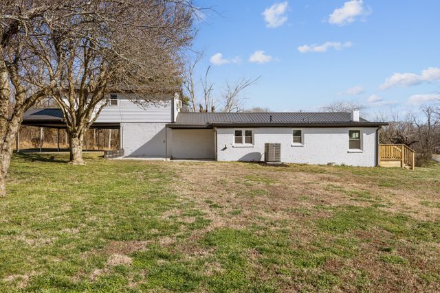 405 Fairfield Rd, Bethpage, TN 37022