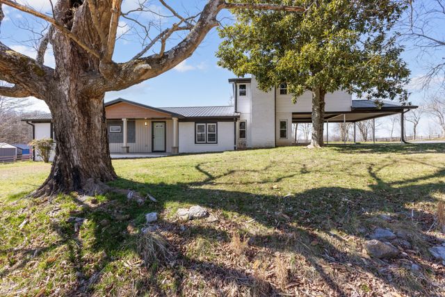 405 Fairfield Rd, Bethpage, TN 37022