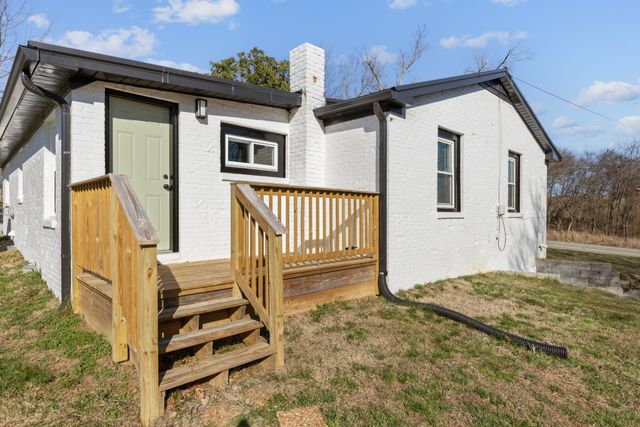 405 Fairfield Rd, Bethpage, TN 37022