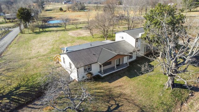405 Fairfield Rd, Bethpage, TN 37022