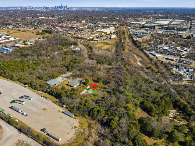 2809 Coombs Creek Drive, Dallas, TX 75211