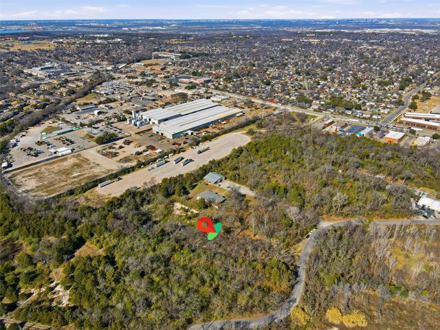 2809 Coombs Creek Drive, Dallas, TX 75211