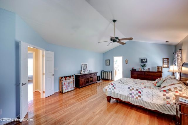 3904 Spring Valley Way, Louisville, KY 40241