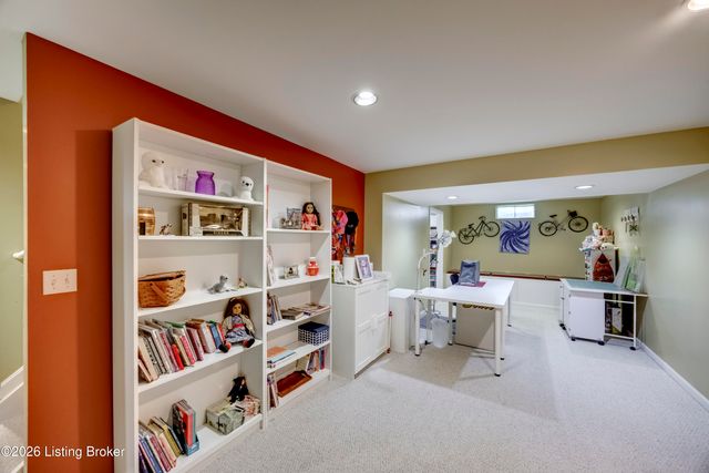 3904 Spring Valley Way, Louisville, KY 40241