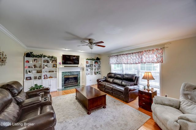 3904 Spring Valley Way, Louisville, KY 40241