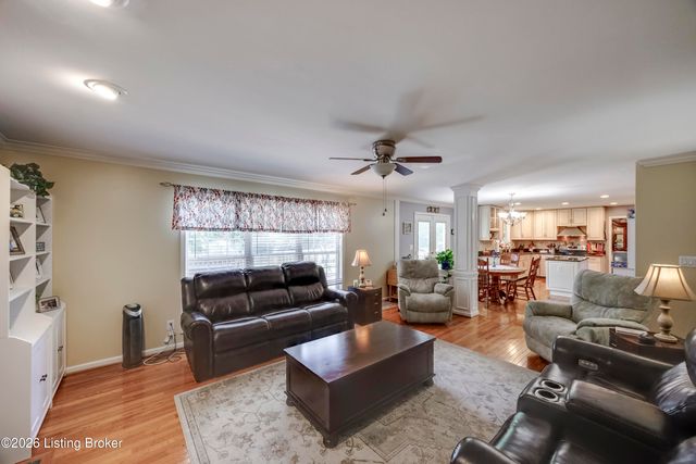 3904 Spring Valley Way, Louisville, KY 40241
