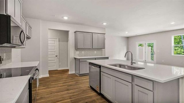 220 Sound Circle, Stockbridge, GA 30281