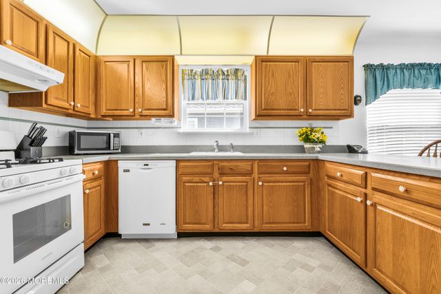314 Jamaica Boulevard, Toms River, NJ 08757