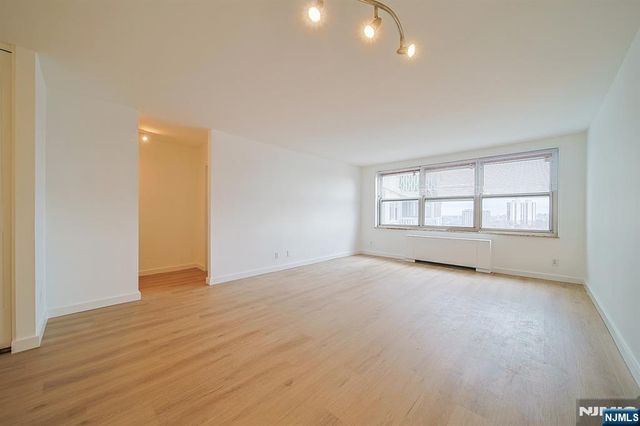 2000 Linwood Avenue 14N, Fort Lee, NJ 07024