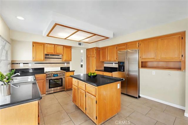 12734 Trotters Lane, Victorville, CA 92392