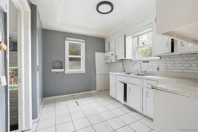 15760 Oakfield Street, Detroit, MI 48227