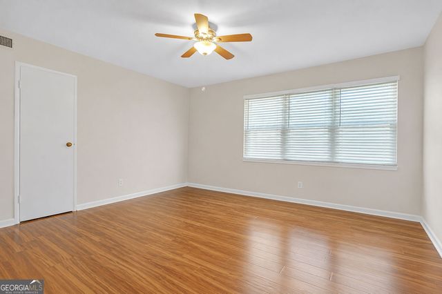 276 Lakemoore Drive NE E, Atlanta, GA 30342