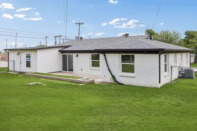 2800 Sierra Drive, Fort Worth, TX 76116