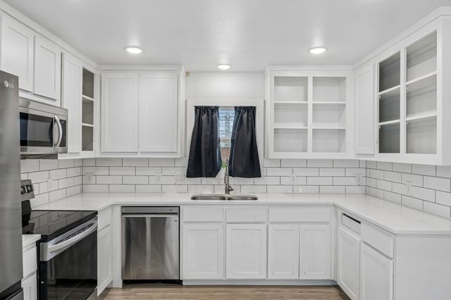 2800 Sierra Drive, Fort Worth, TX 76116