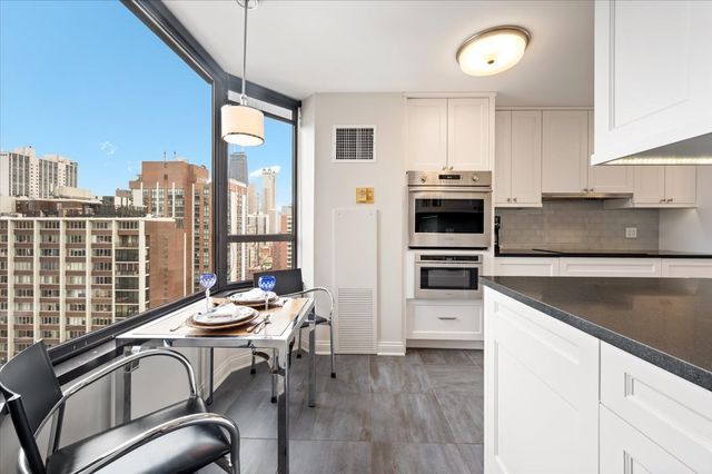 1410 N State Parkway 23B, Chicago, IL 60610