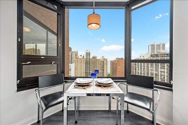 1410 N State Parkway 23B, Chicago, IL 60610