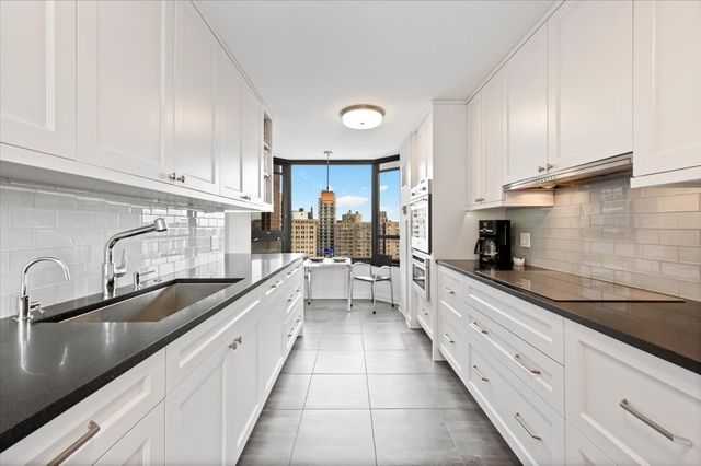 1410 N State Parkway 23B, Chicago, IL 60610