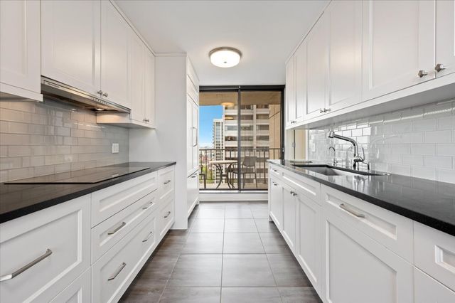 1410 N State Parkway 23B, Chicago, IL 60610